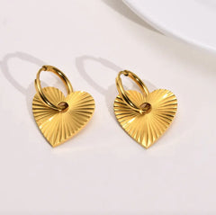 Simple Heart-Shaped Earrings for Ladies – Autumn & Winter Style